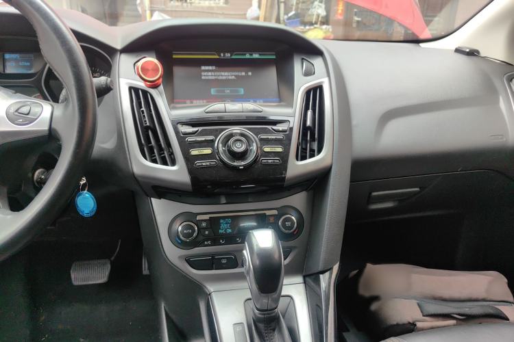 Used Ford Focus 2012 Hatchback 1.6L Automatic Fashion Edition Audio And AC Panel