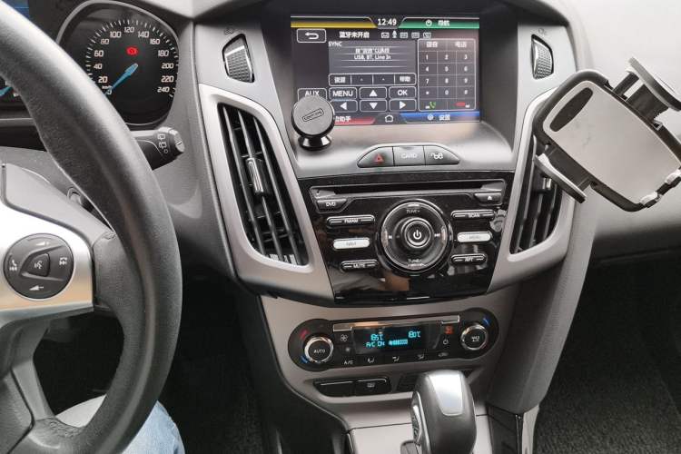 Used Ford Focus 2012 Hatchback 1.6L Automatic Fashion Edition Audio And AC Panel