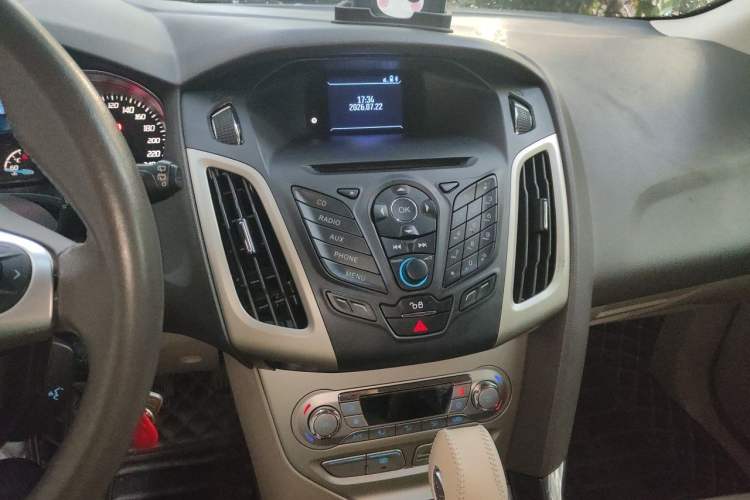 Used Ford Focus 2012 Hatchback 1.6L Automatic Fashion Edition Audio And AC Panel