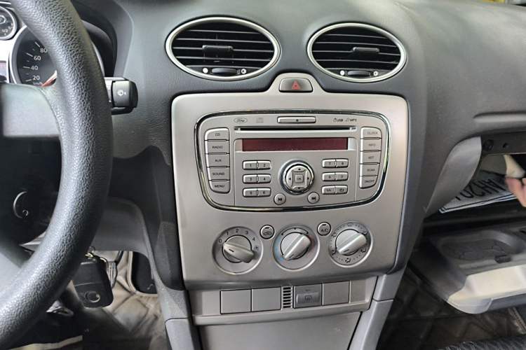 Used Ford Focus 2012 Sedan Classic 1.8L Automatic Base Model Audio And AC Panel