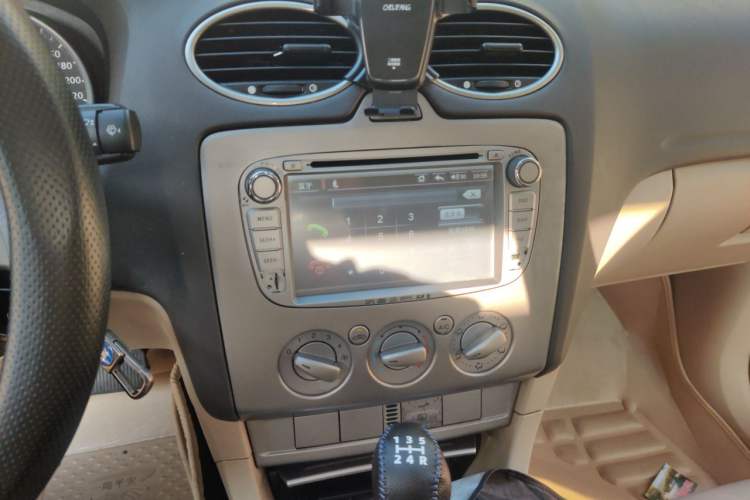 Used Ford Focus 2012 Hatchback Classic 1.8L Automatic Fashion Edition Audio And AC Panel