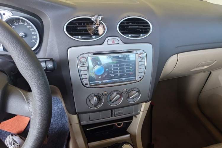 Used Ford Focus 2012 Sedan Classic 1.8L Manual Fashion Edition Audio And AC Panel