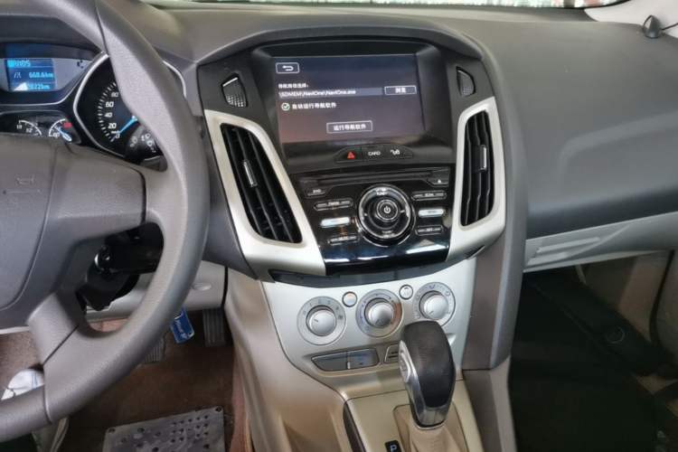Used Ford Focus 2012 Sedan 1.6L Automatic Comfort Model Audio And AC Panel