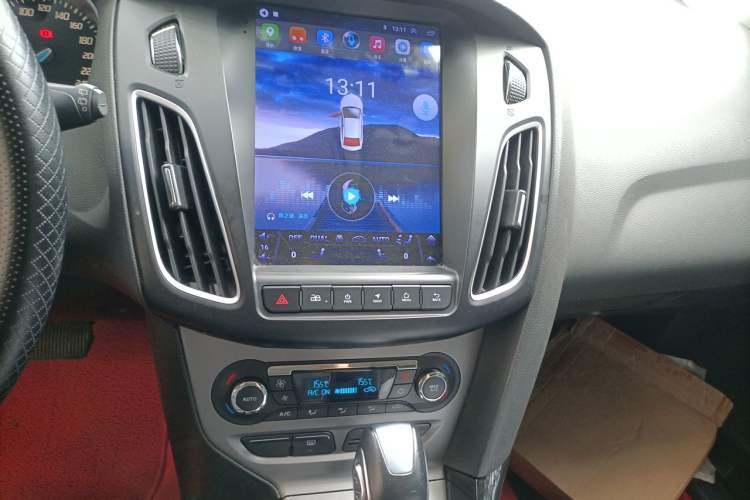 Used Ford Focus 2012 Hatchback 1.6L Automatic Fashion Edition Audio And AC Panel