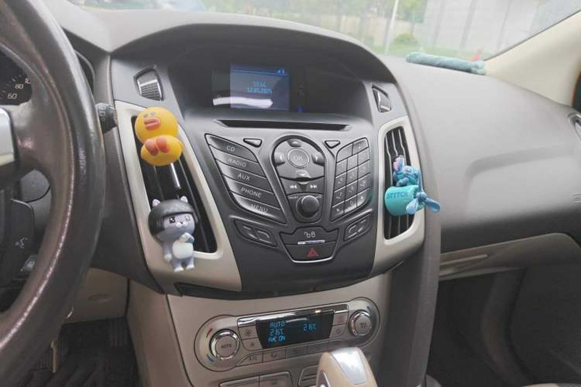 Used Ford Focus 2012 Hatchback 1.6L Automatic Fashion Edition Audio And AC Panel