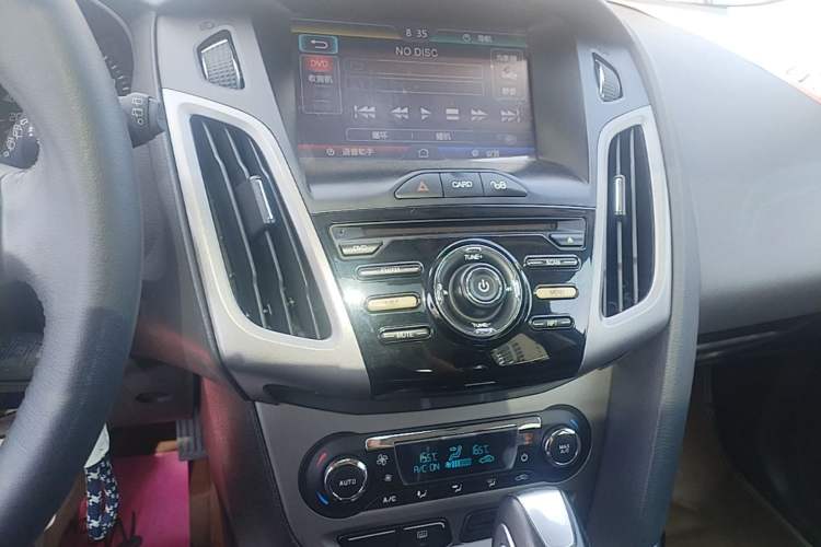 Used Ford Focus 2012 Hatchback 1.6L Automatic Fashion Edition Audio And AC Panel