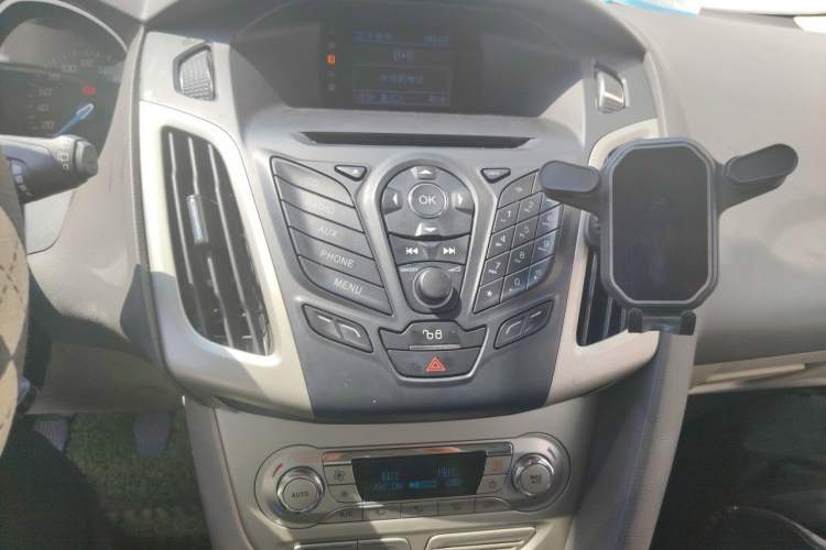Used Ford Focus 2012 Hatchback 1.6L Manual Fashion Edition Audio And AC Panel
