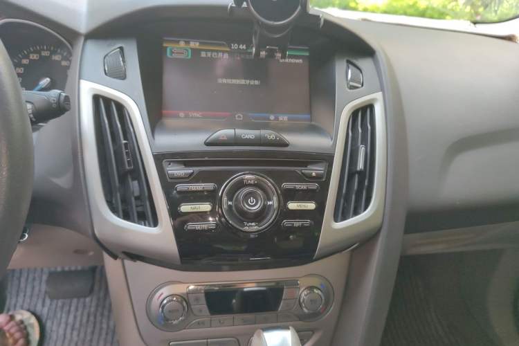 Used Ford Focus 2012 Hatchback 1.6L Automatic Fashion Edition Audio And AC Panel