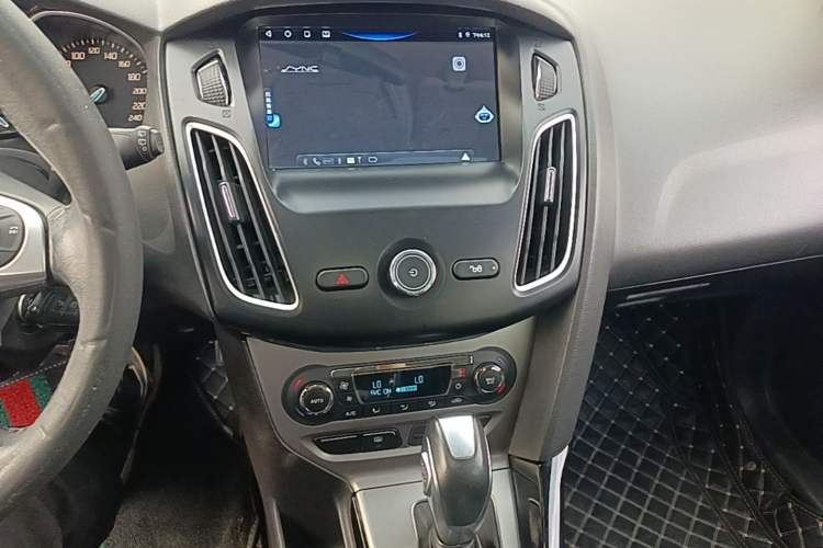 Used Ford Focus 2012 Hatchback 1.6L Automatic Fashion Edition Audio And AC Panel