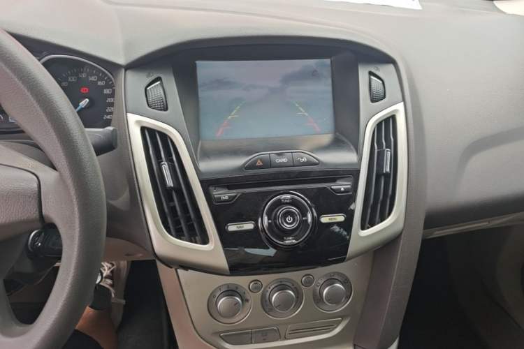 Used Ford Focus 2012 Sedan 1.6L Automatic Comfort Model Audio And AC Panel
