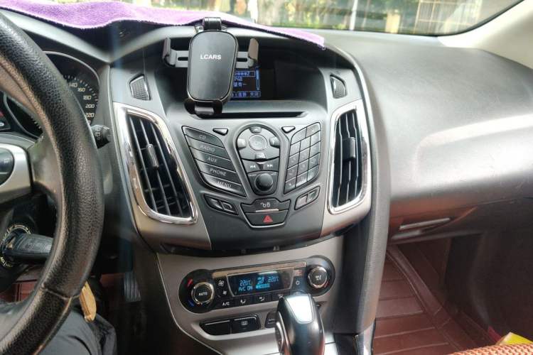Used Ford Focus 2012 Hatchback 1.6L Automatic Fashion Edition Audio And AC Panel