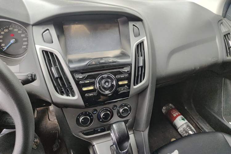 Used Ford Focus 2012 Hatchback 1.6L Automatic Comfort Model Audio And AC Panel