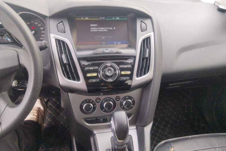 Used Ford Focus 2012 Hatchback 1.6L Automatic Comfort Model Audio And AC Panel