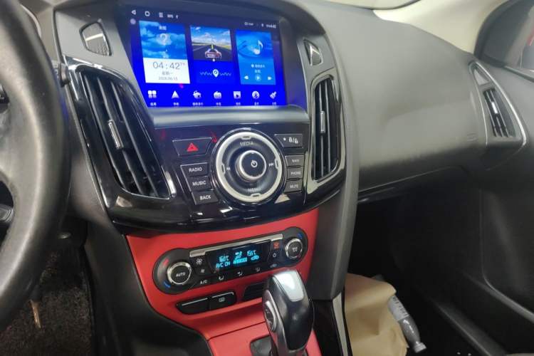 Used Ford Focus 2012 Hatchback 2.0L Automatic Luxury Sport Model Audio And AC Panel