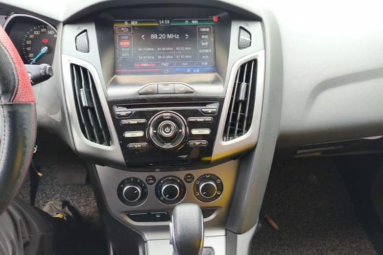 Used Ford Focus 2012 Hatchback 1.6L Automatic Comfort Model Audio And AC Panel