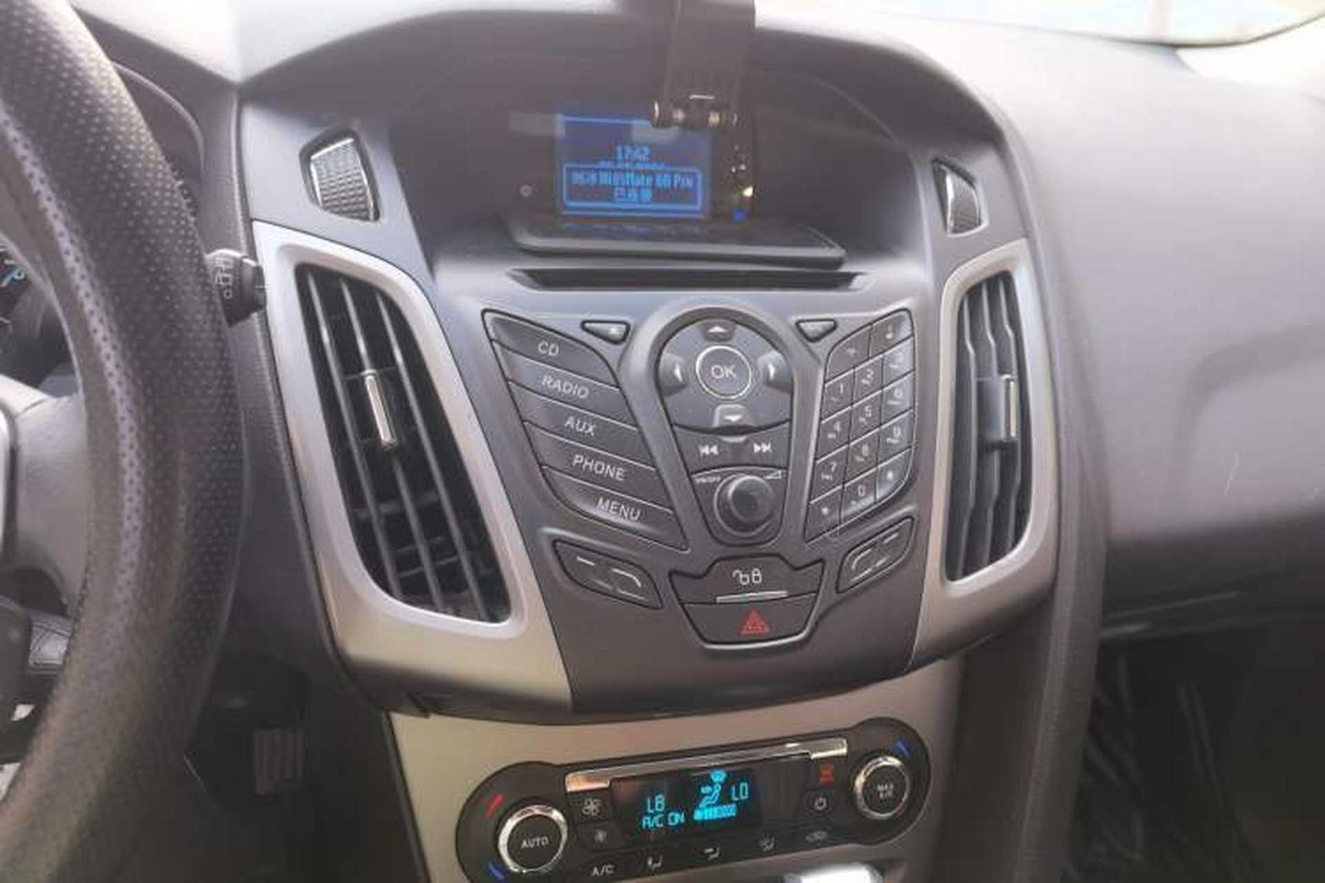 Used Ford Focus 2012 Hatchback 1.6L Automatic Fashion Edition Audio And AC Panel