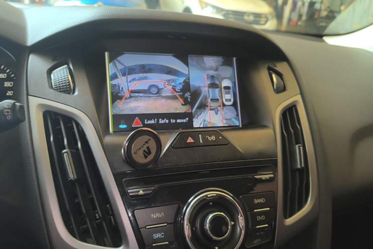 Used Ford Focus 2012 Hatchback 1.6L Automatic Fashion Edition Audio And AC Panel