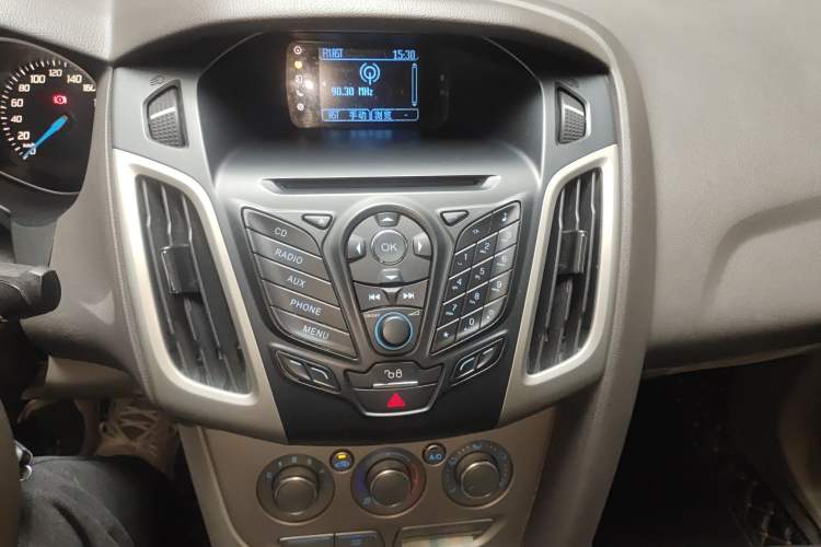 Used Ford Focus 2012 Sedan 1.6L Manual Comfort Model Audio And AC Panel