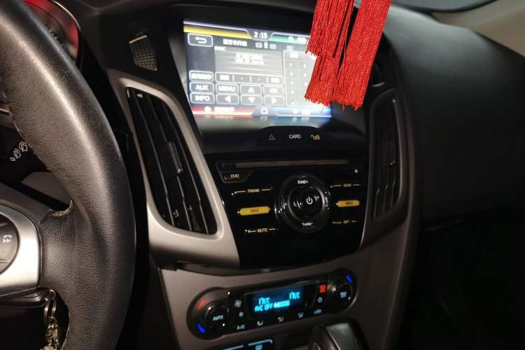 Used Ford Focus 2012 Hatchback 1.6L Automatic Fashion Edition Audio And AC Panel