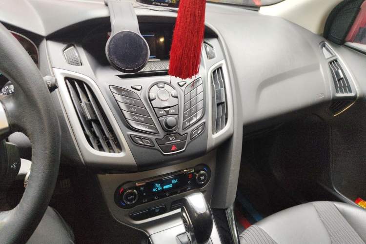 Used Ford Focus 2012 Hatchback 1.6L Automatic Fashion Edition Audio And AC Panel