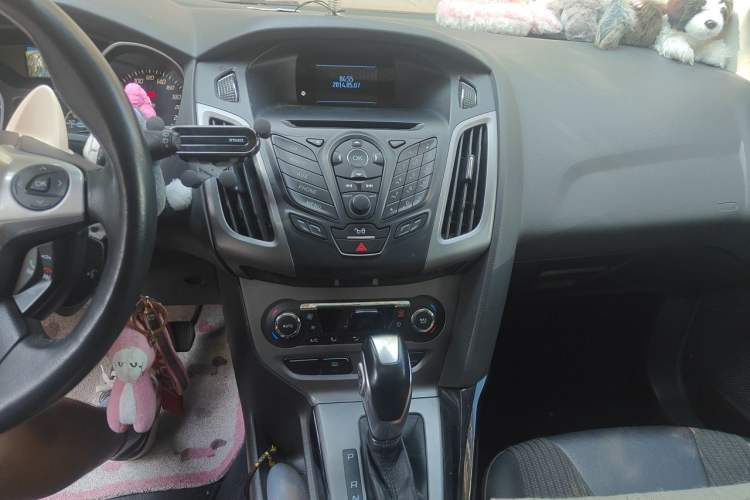 Used Ford Focus 2012 Hatchback 1.6L Automatic Fashion Edition Audio And AC Panel