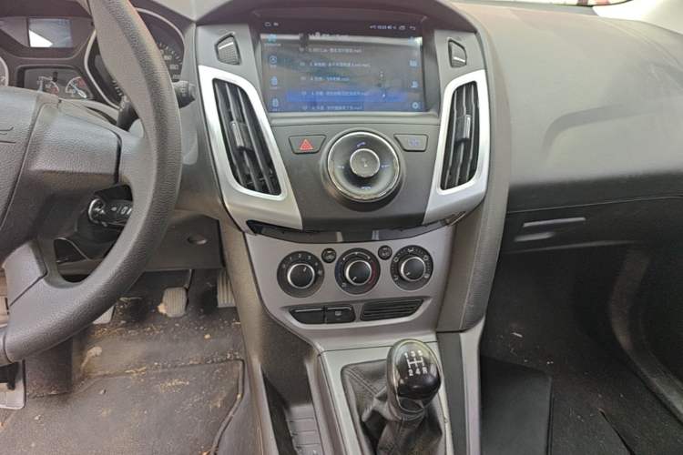 Used Ford Focus 2012 Hatchback 1.6L Manual Comfort Model Audio And AC Panel
