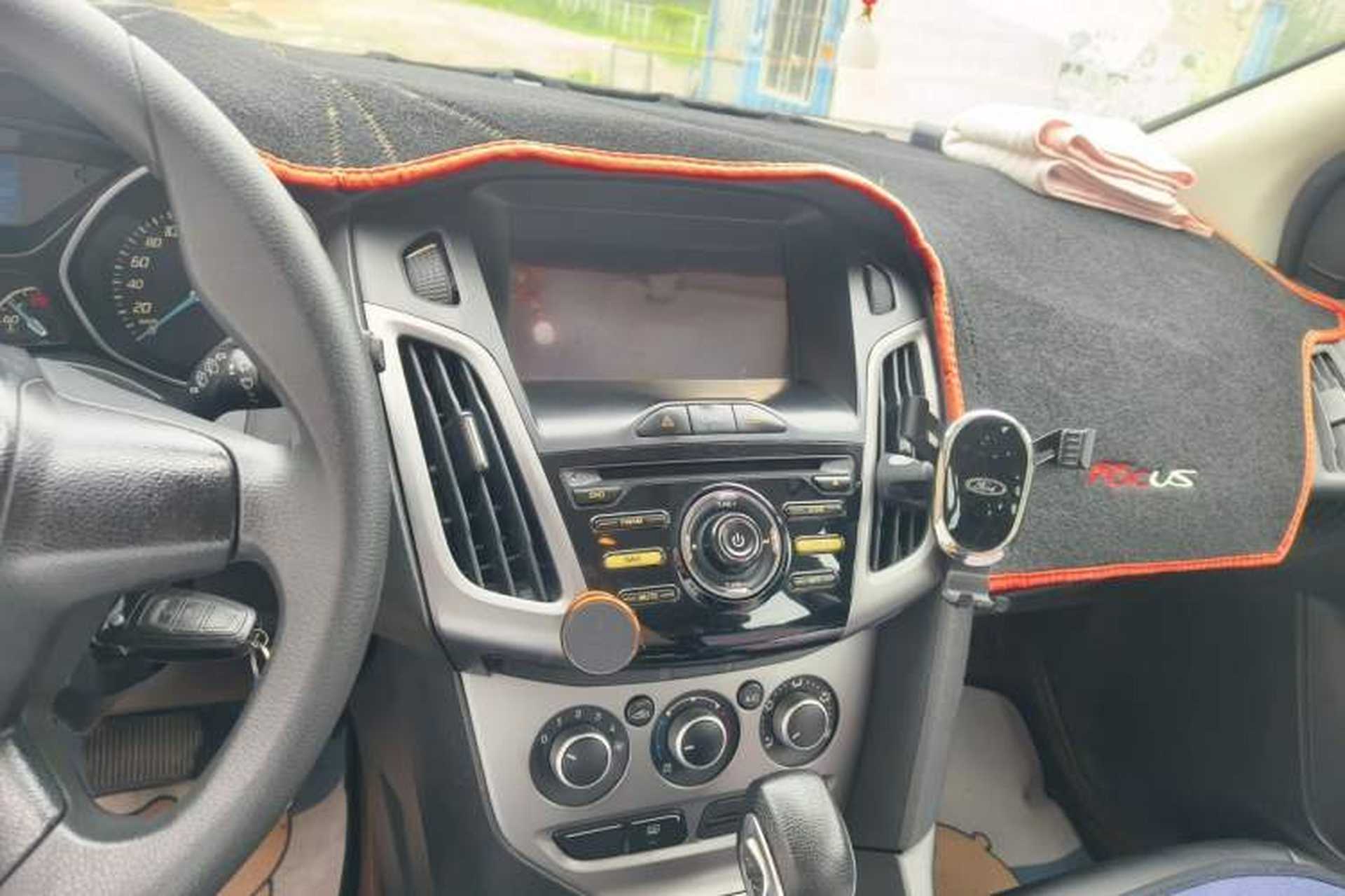 Used Ford Focus 2012 Hatchback 1.6L Automatic Comfort Model Audio And AC Panel
