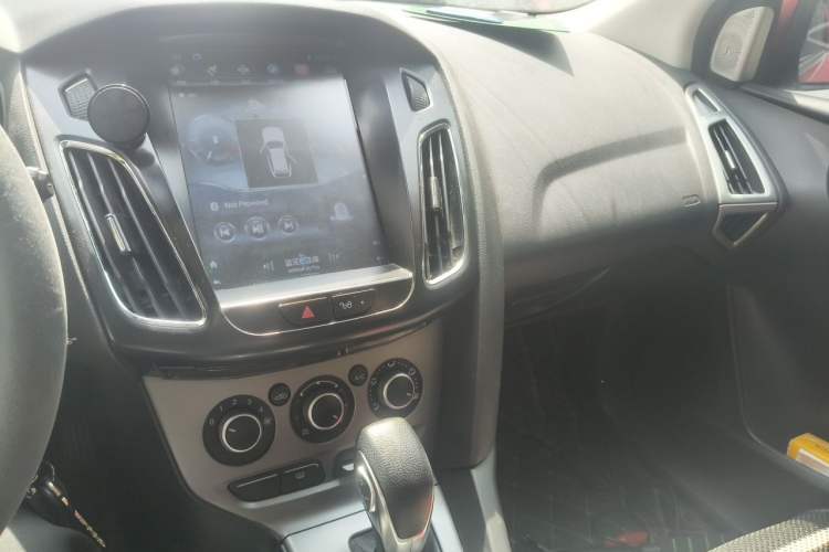 Used Ford Focus 2012 Hatchback 1.6L Automatic Comfort Model Audio And AC Panel