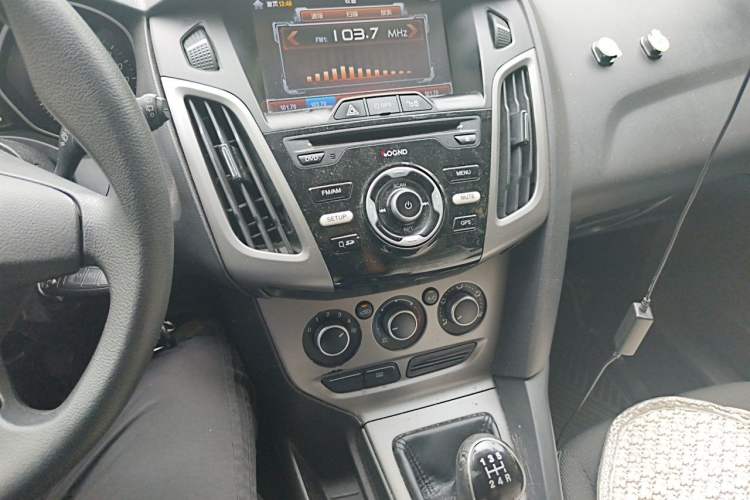 Used Ford Focus 2012 Hatchback 1.6L Manual Comfort Model Audio And AC Panel