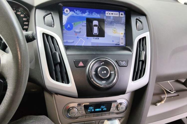 Used Ford Focus 2012 Hatchback 1.6L Automatic Fashion Edition Audio And AC Panel