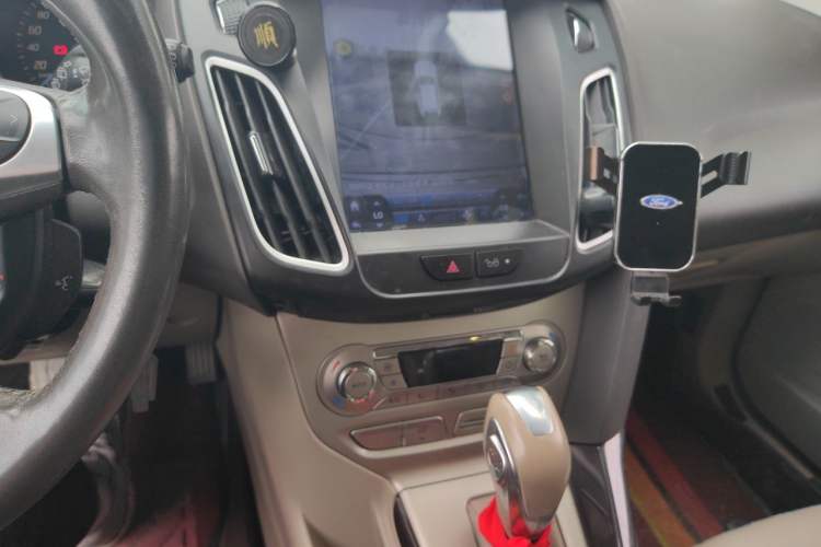 Used Ford Focus 2012 Hatchback 1.6L Automatic Fashion Edition Audio And AC Panel