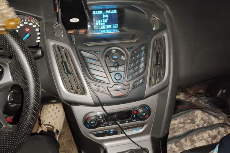 Used Ford Focus 2012 Sedan 1.6L Manual Fashion Edition Audio And AC Panel