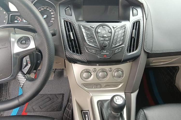 Used Ford Focus 2012 Sedan 1.6L Manual Comfort Model Audio And AC Panel