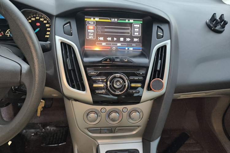 Used Ford Focus 2012 Sedan 1.6L Manual Comfort Model Audio And AC Panel