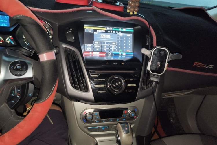 Used Ford Focus 2012 Hatchback 1.6L Automatic Fashion Edition Audio And AC Panel
