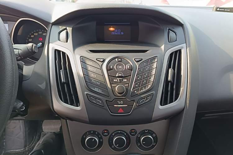 Used Ford Focus 2012 Hatchback 1.6L Automatic Comfort Model Audio And AC Panel