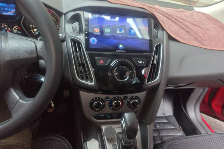 Used Ford Focus 2012 Hatchback 1.6L Automatic Fashion Edition Audio And AC Panel