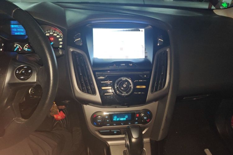 Used Ford Focus 2012 Hatchback 1.6L Automatic Fashion Edition Audio And AC Panel