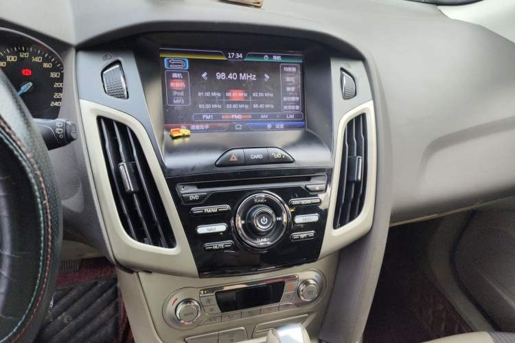 Used Ford Focus 2012 Hatchback 1.6L Automatic Fashion Edition Audio And AC Panel