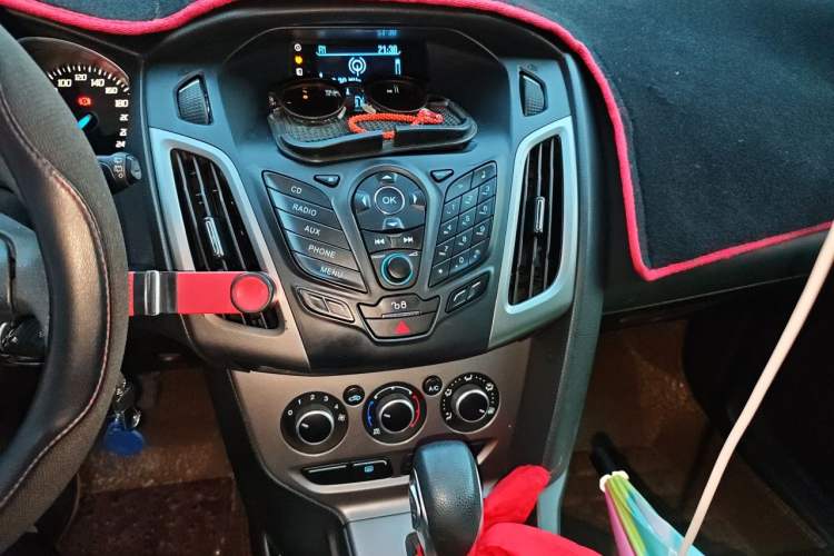 Used Ford Focus 2012 Hatchback 1.6L Automatic Comfort Model Audio And AC Panel
