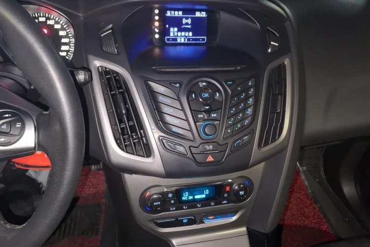 Used Ford Focus 2012 Hatchback 1.6L Manual Fashion Edition Audio And AC Panel
