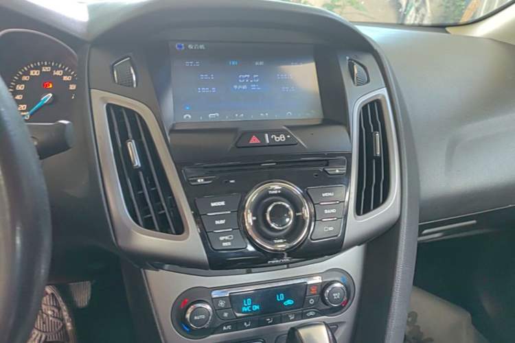 Used Ford Focus 2012 Sedan 1.6L Automatic Fashion Edition Audio And AC Panel