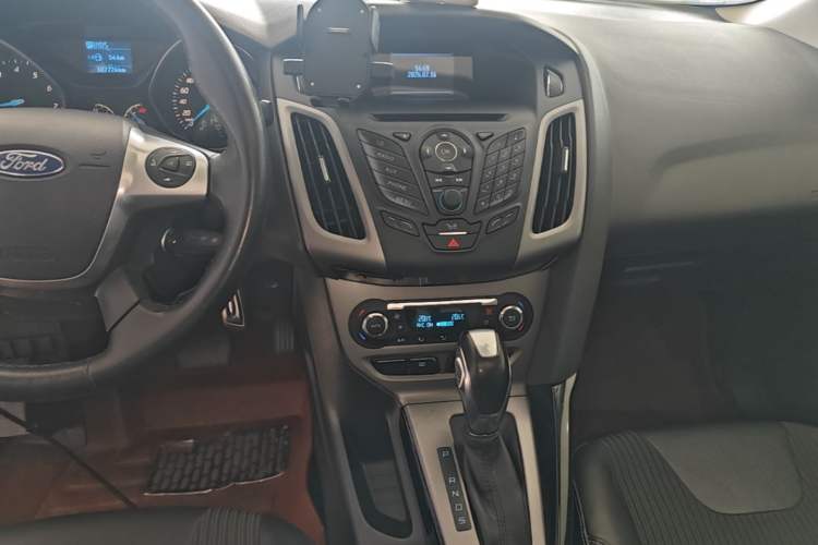 Used Ford Focus 2012 Sedan 1.6L Automatic Fashion Edition Audio And AC Panel