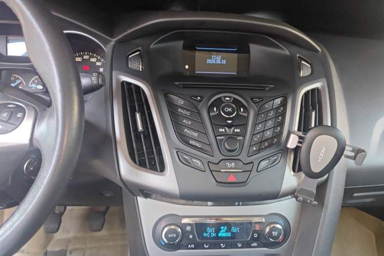 Used Ford Focus 2012 Hatchback 1.6L Manual Fashion Edition Audio And AC Panel