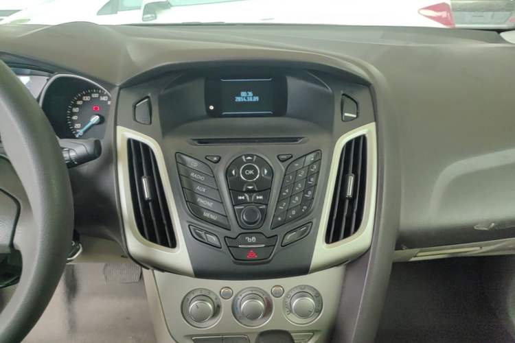 Used Ford Focus 2012 Sedan 1.6L Automatic Comfort Model Audio And AC Panel