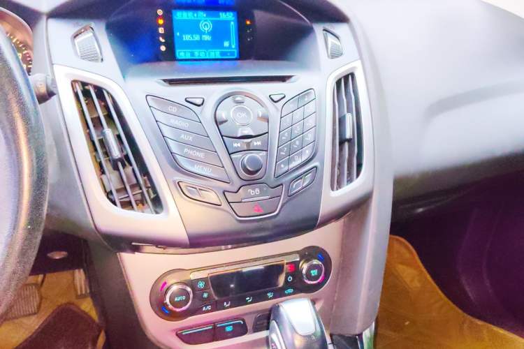 Used Ford Focus 2012 Hatchback 1.6L Automatic Fashion Edition Audio And AC Panel