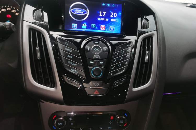 Used Ford Focus 2012 Hatchback 1.6L Automatic Fashion Edition Audio And AC Panel