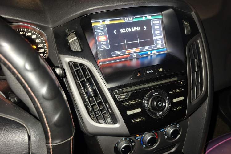 Used Ford Focus 2012 Hatchback 1.6L Automatic Comfort Model Audio And AC Panel