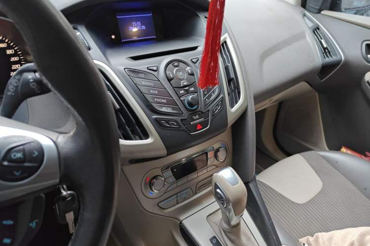 Used Ford Focus 2012 Hatchback 1.6L Automatic Fashion Edition Audio And AC Panel