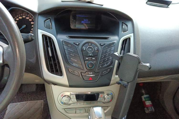 Used Ford Focus 2012 Hatchback 1.6L Automatic Fashion Edition Audio And AC Panel